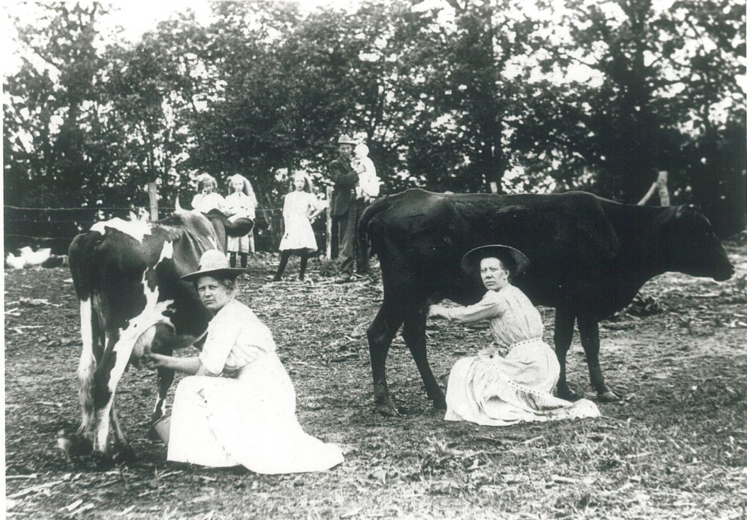 1894-milk-maids